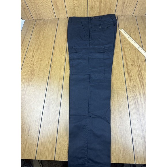 VF Imagewear Men's Cargo Pants Black M/  33 Waist Length  TA22912 NWOT - Picture 2 of 16